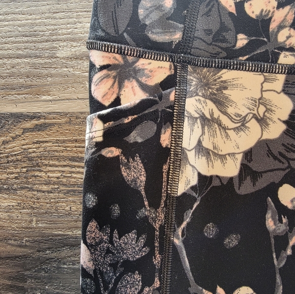 Victorias Secret Women Activewear Pants 10 Black Floral Legging Yoga Inseam 24" - Picture 3 of 5